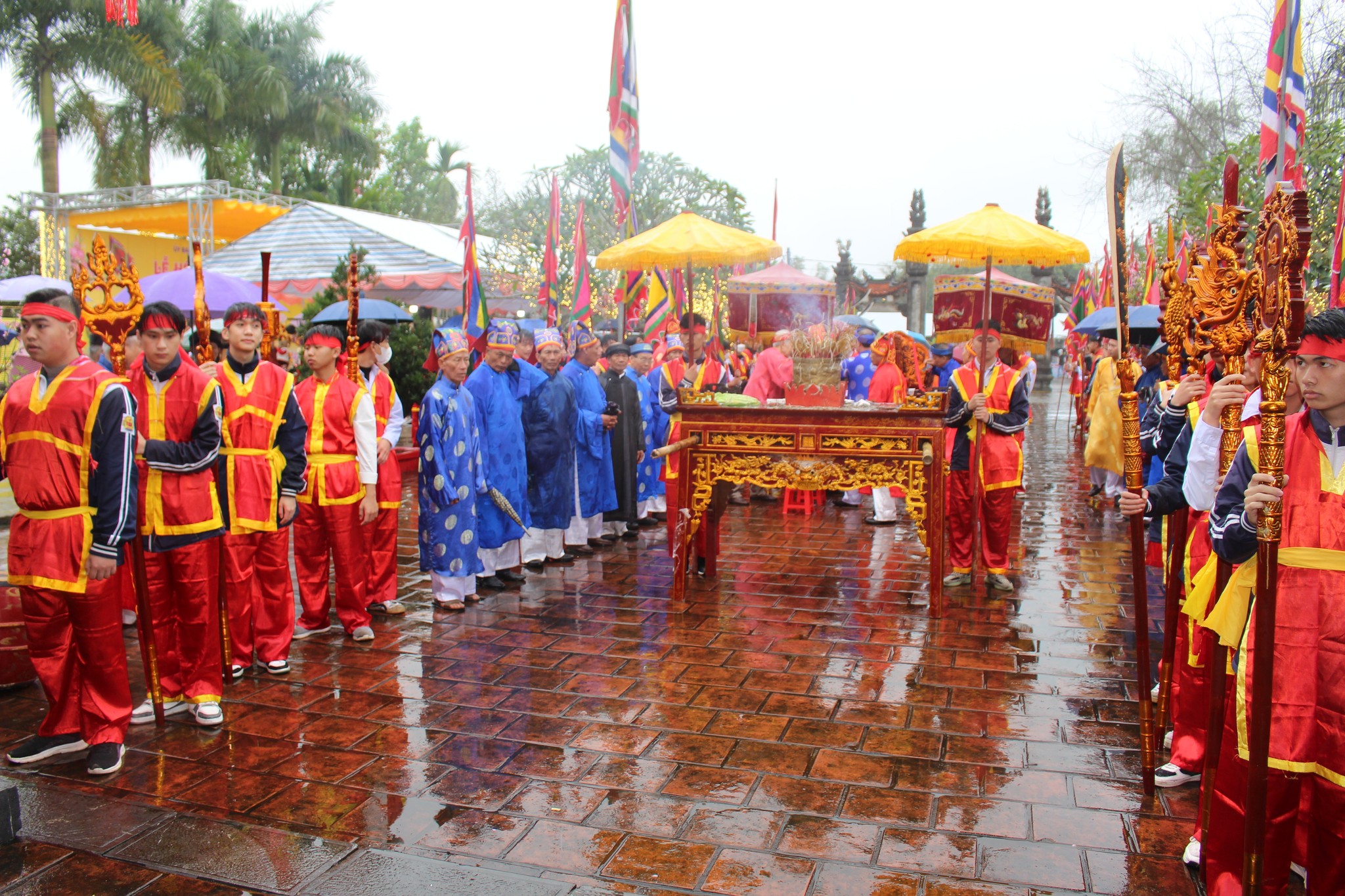 Nét độc đáo của lễ hội ở Quảng Ninh vừa được công nhận Di sản văn hóa phi vật thể cấp quốc gia - Ảnh 2.