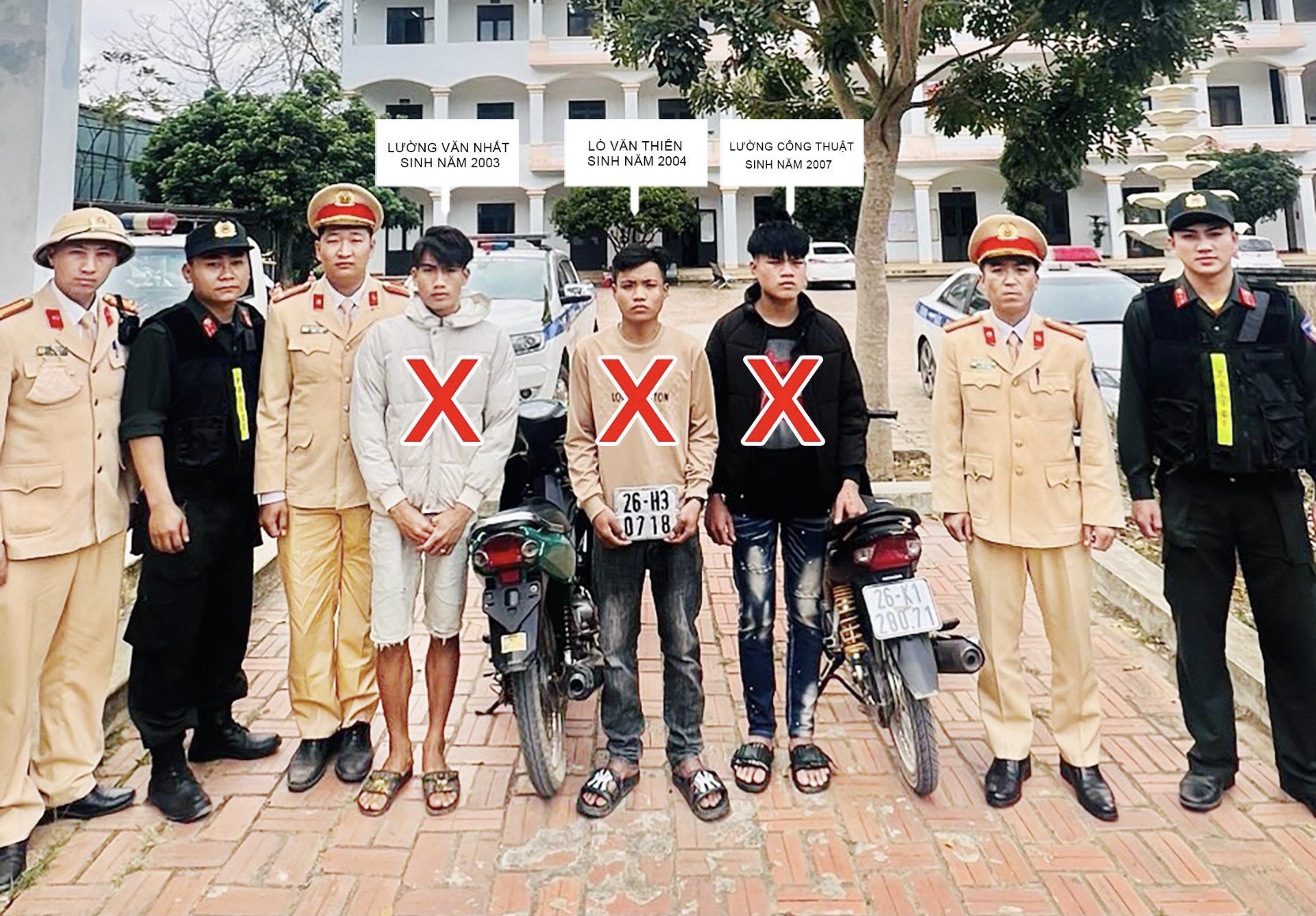 "Biểu diễn xiếc" trên đường nhiều trai bản bị lực lượng CSGT Sơn La xử lý- Ảnh 1.