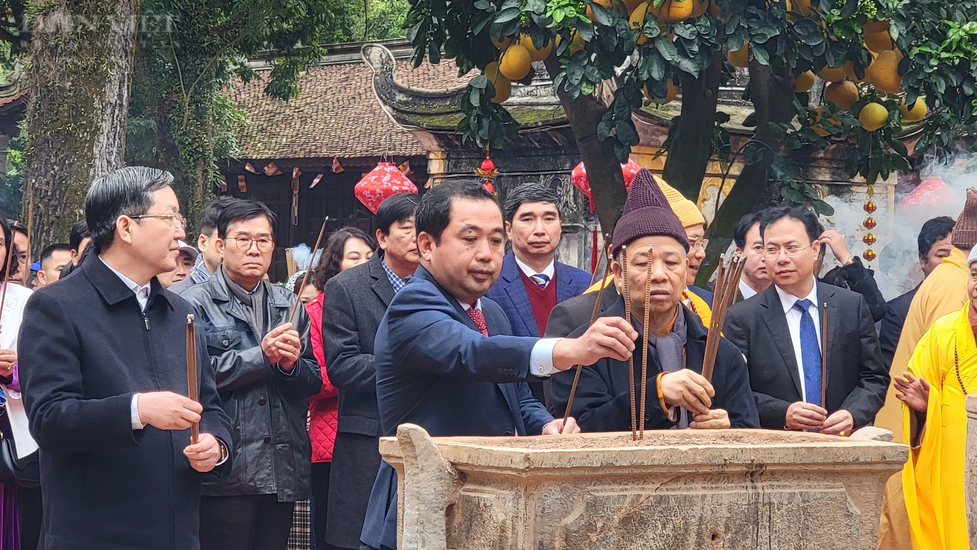 Lễ công bố Bảo vật Quốc gia bộ tượng Tam Thế Phật, khai hội mùa xuân Côn Sơn - Kiếp Bạc- Ảnh 12.