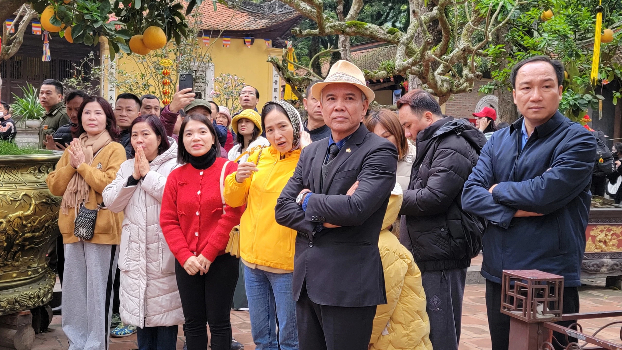 Lễ công bố Bảo vật Quốc gia bộ tượng Tam Thế Phật, khai hội mùa xuân Côn Sơn - Kiếp Bạc- Ảnh 9.