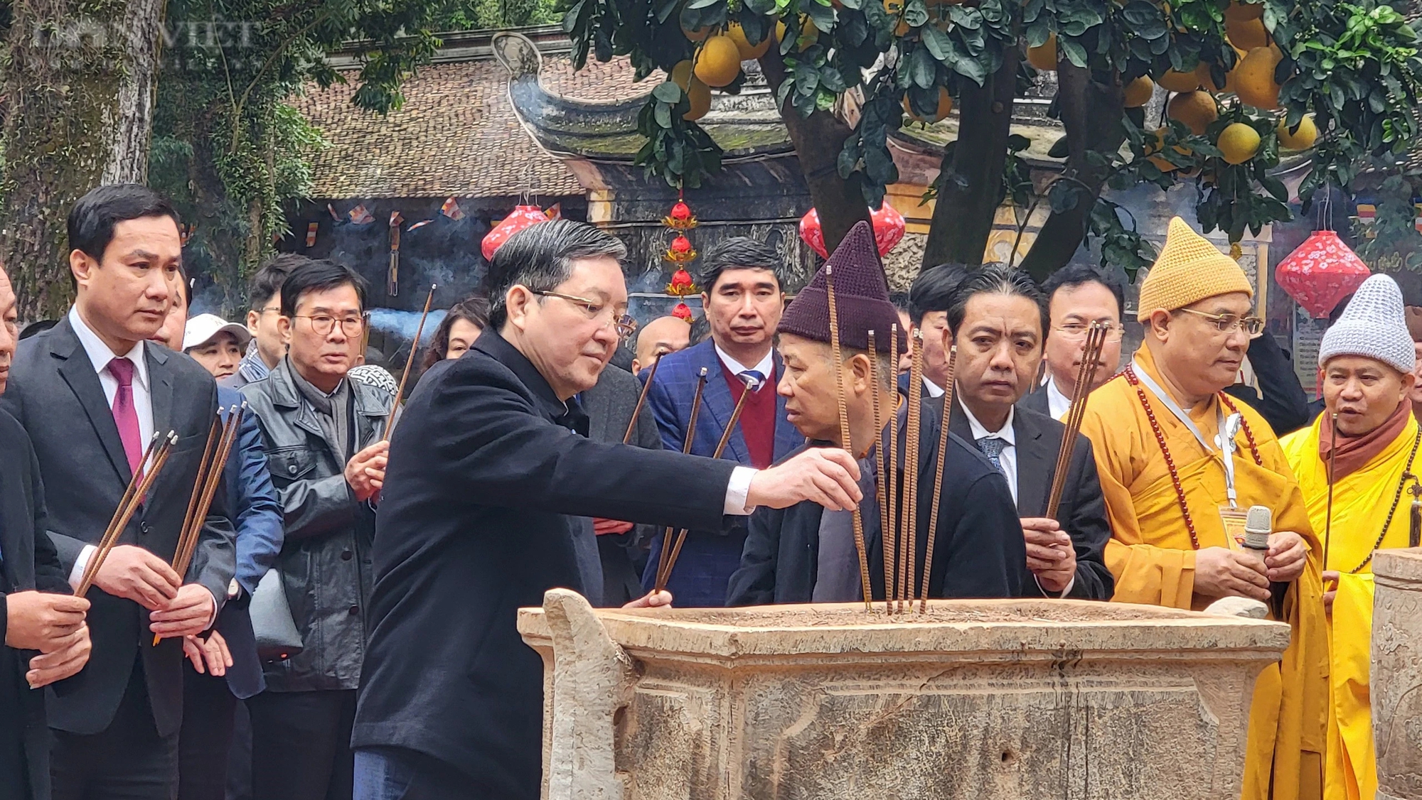 Lễ công bố Bảo vật Quốc gia bộ tượng Tam Thế Phật, khai hội mùa xuân Côn Sơn - Kiếp Bạc- Ảnh 10.