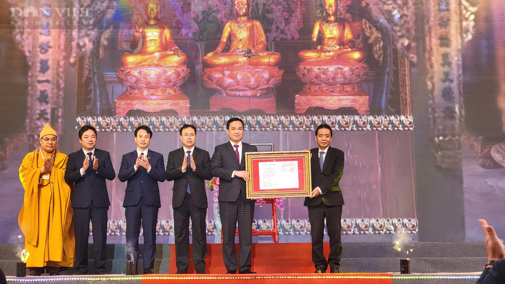 Lễ công bố Bảo vật Quốc gia bộ tượng Tam Thế Phật, khai hội mùa xuân Côn Sơn - Kiếp Bạc- Ảnh 7.