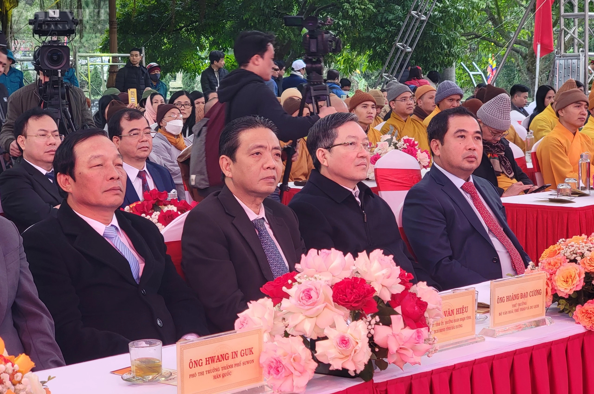 Lễ công bố Bảo vật Quốc gia bộ tượng Tam Thế Phật, khai hội mùa xuân Côn Sơn - Kiếp Bạc- Ảnh 3.