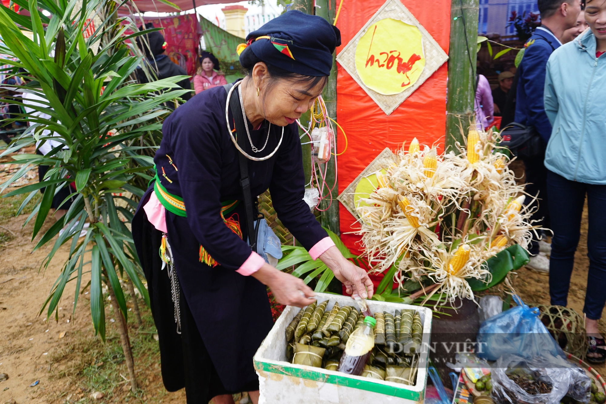 Xem thiếu nữ Tày múa Dậm Thuông trong lễ hội Xo May, cầu mong một mùa lúa thóc, trâu bò đầy nhà- Ảnh 2.