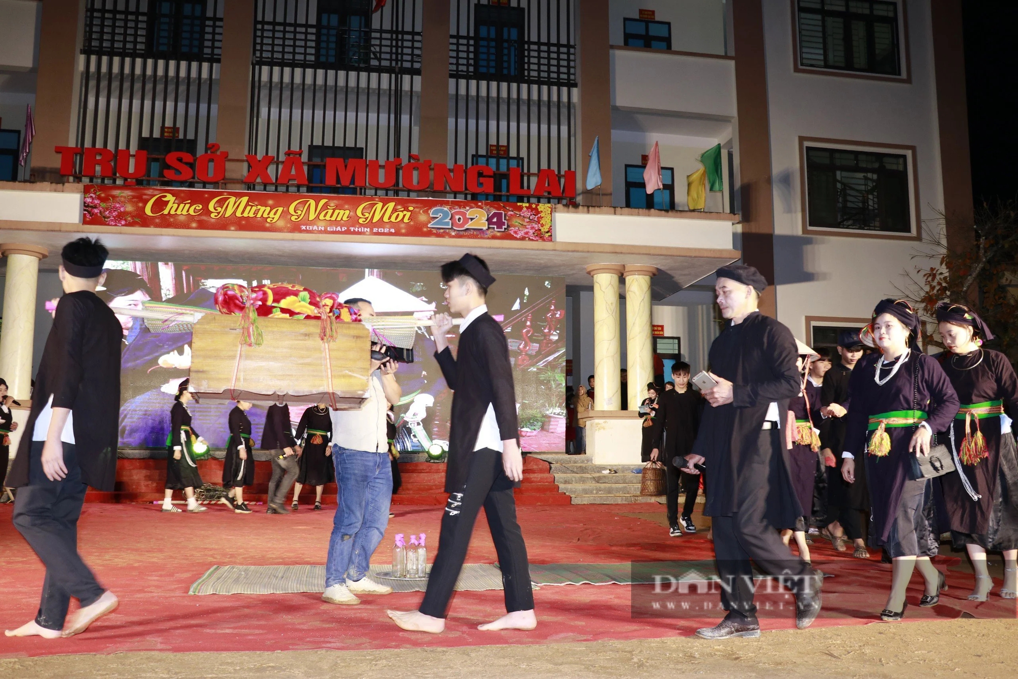 Xem thiếu nữ Tày múa Dậm Thuông trong lễ hội Xo May, cầu mong một mùa lúa thóc, trâu bò đầy nhà- Ảnh 3.