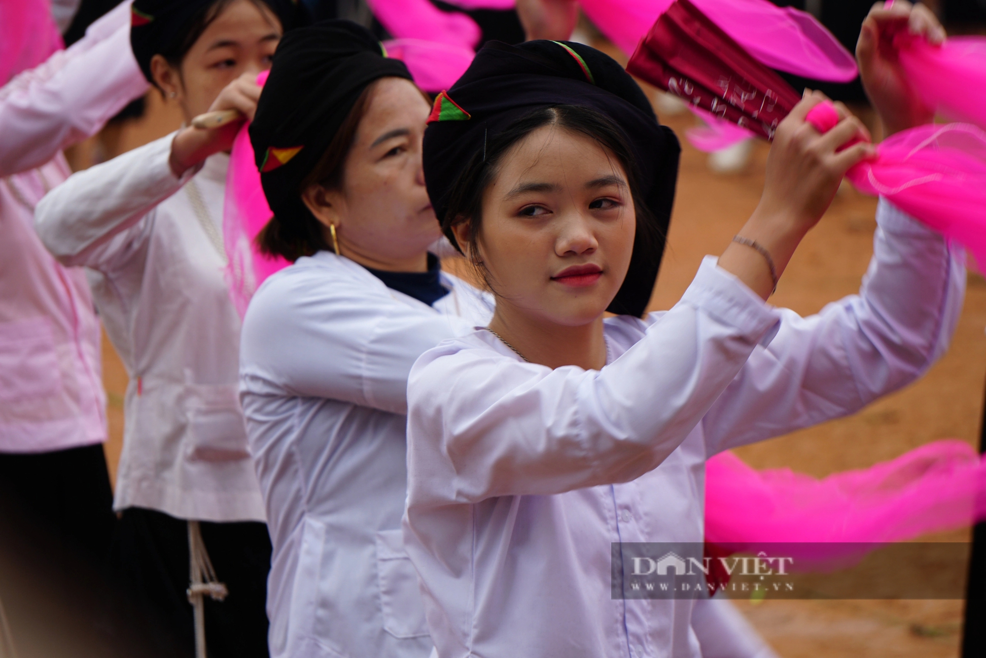 Xem thiếu nữ Tày múa Dậm Thuông trong lễ hội Xo May, cầu mong một mùa lúa thóc, trâu bò đầy nhà- Ảnh 5.
