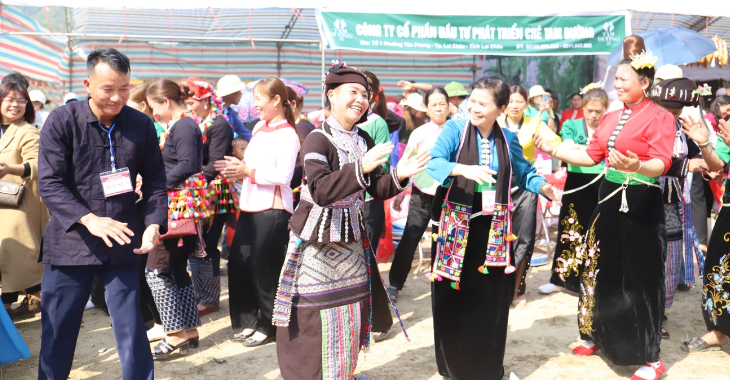 Bí thư Tỉnh ủy Lai Châu dự lễ hội Xòe chiêng tại xã Bản Bo- Ảnh 3.
