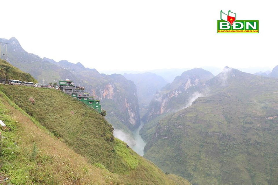 Đây là con đèo dài 20km ở Hà Giang, dân tình "trèo" lên tới nơi, ai cũng phải làm một pô ảnh mới chịu- Ảnh 2.