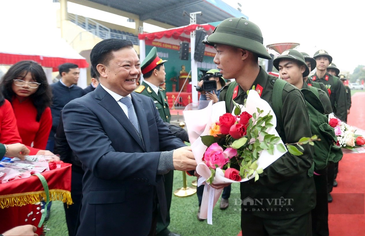 Bí thư, Chủ tịch Hà Nội động viên tân binh lên đường nhập ngũ- Ảnh 3.