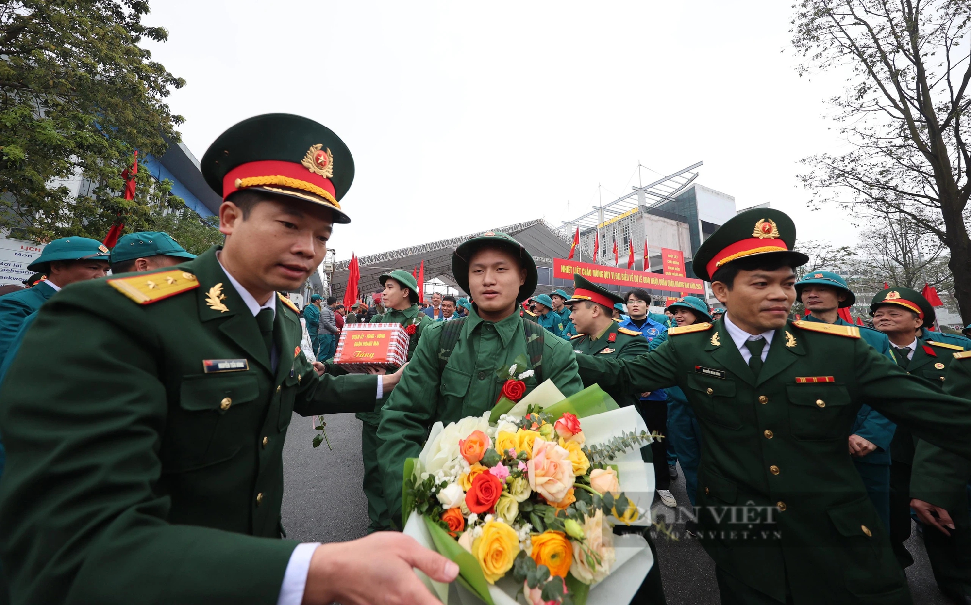 Bí thư, Chủ tịch Hà Nội động viên tân binh lên đường nhập ngũ- Ảnh 6.