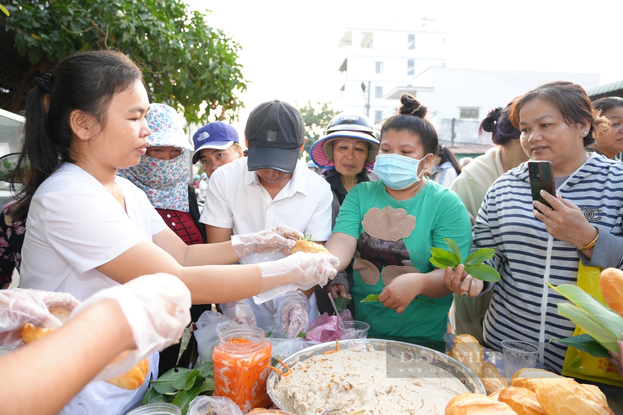Độc đáo phiên chợ dùng… lá cây thay tiền ở Tây Ninh- Ảnh 6.