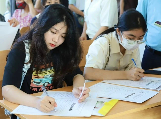 Các trường xét học bạ năm 2024 ở Hà Nội: Có nơi tăng tới 3 điểm nhận hồ sơ xét tuyển- Ảnh 1.