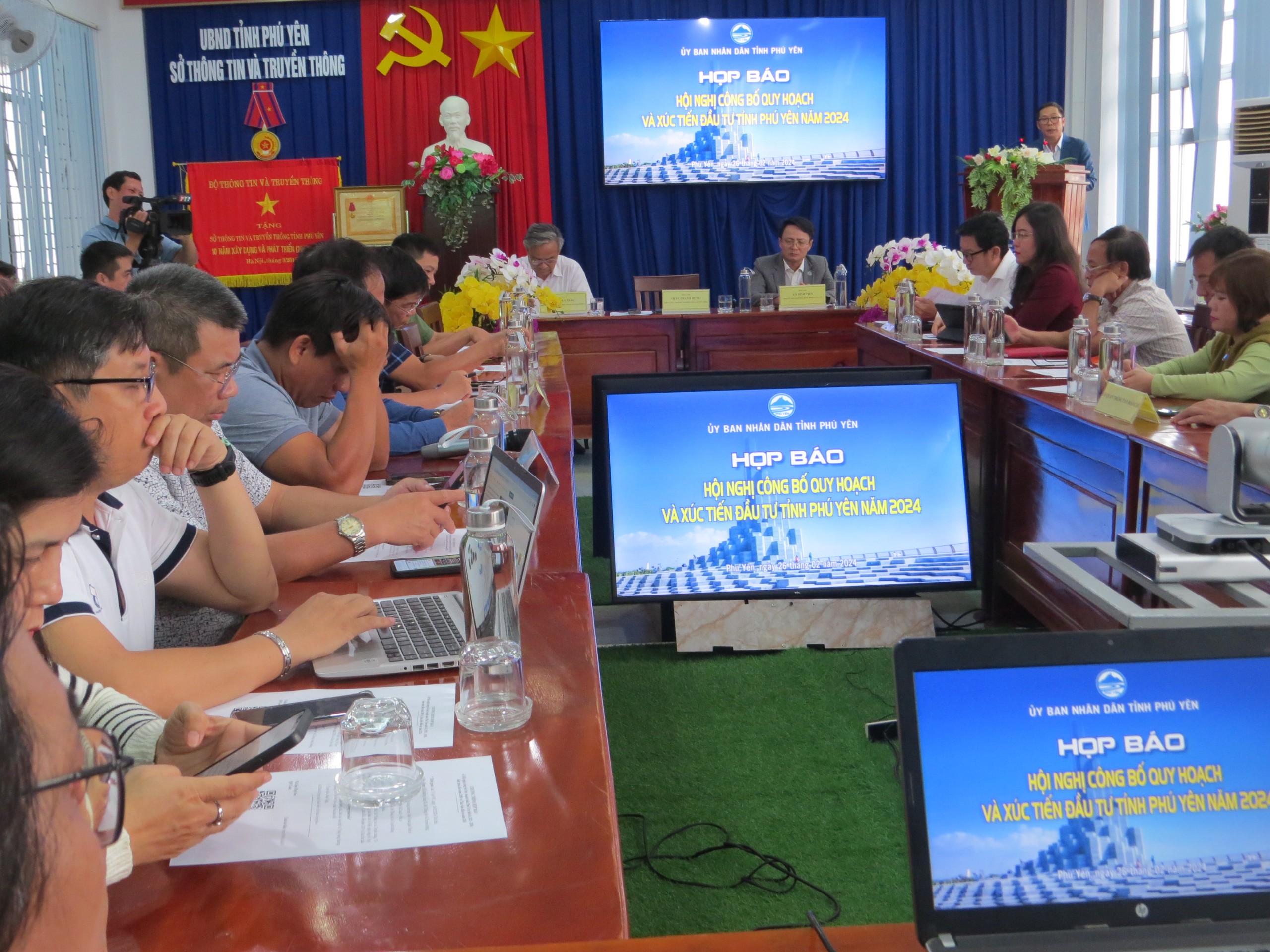 Họp báo hội nghị công bố quy hoạch và xúc tiến đầu tư tỉnh Phú Yên 2024- Ảnh 1.