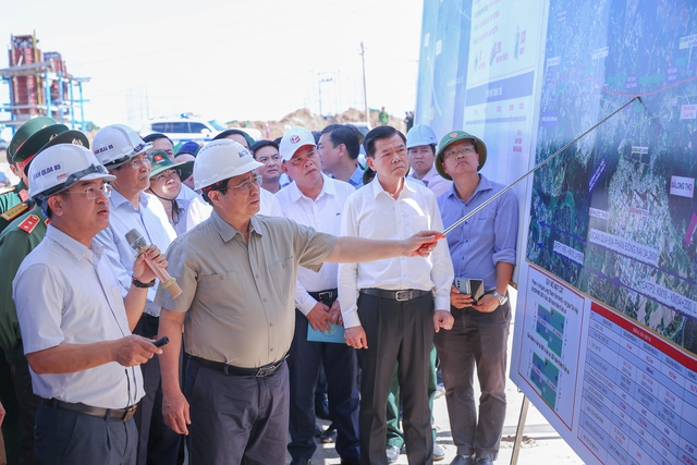 Bộ Chính trị: Đầu tư các tuyến đường sắt đô thị, tàu điện ngầm quy mô vận tải lớn ở Hà Nội, TP.HCM- Ảnh 2.