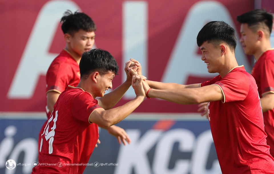 HLV Troussier không dẫn dắt U23 Việt Nam đấu U23 Tajikistan- Ảnh 1.