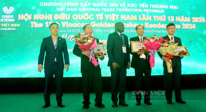Hội nghị Điều quốc tế Việt Nam lần thứ 13 nhằm tìm giải pháp định hình lại chuỗi cung ứng ngành điều toàn cầu, giúp ngành điều Việt Nam và thế giới phát triển ổn định và bền vững trong thời gian tới. Ảnh: Nguyên Vỹ