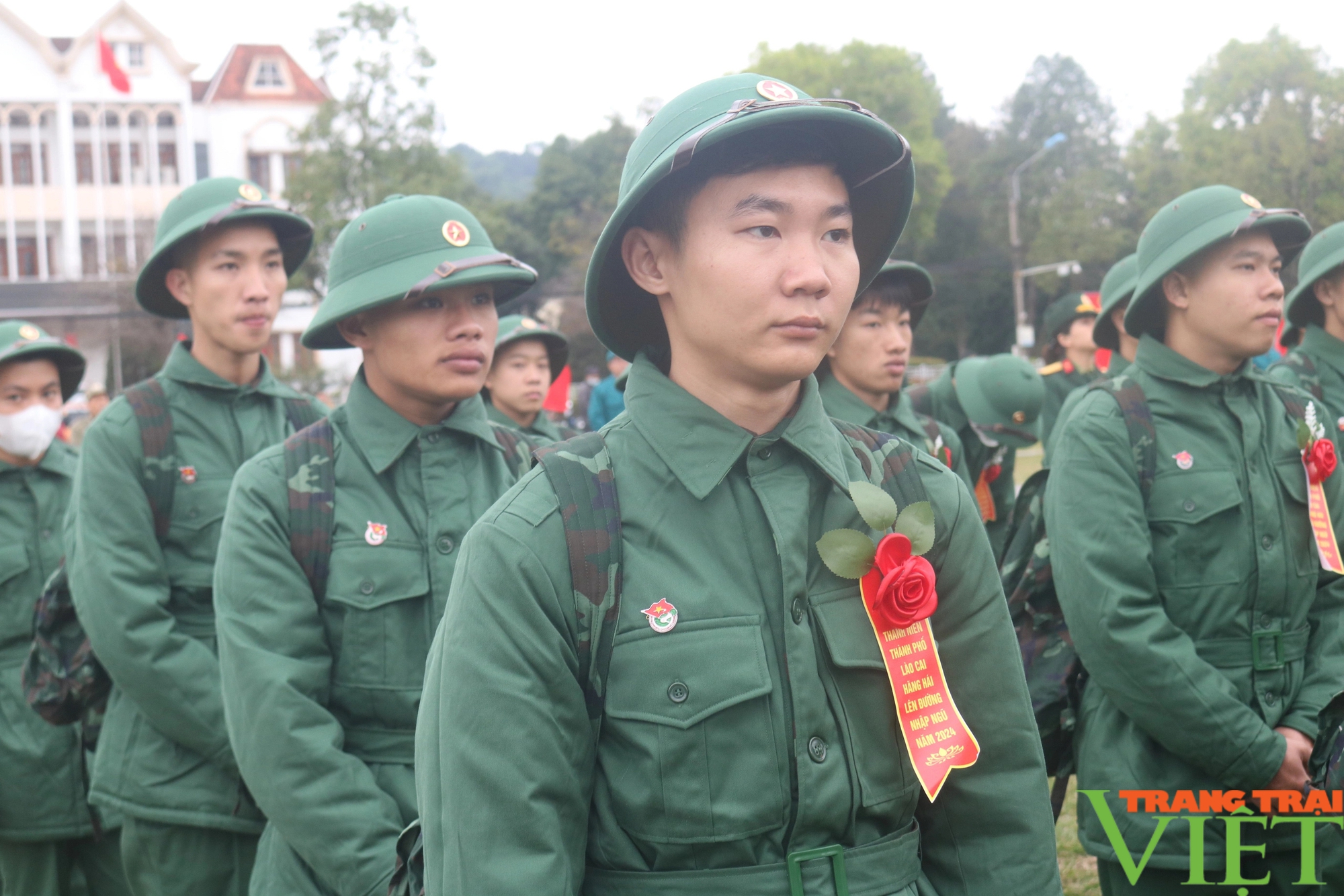 Hơn 1.000 thanh niên Lào Cai phấn khởi lên đường làm nhiệm vụ bảo vệ Tổ quốc- Ảnh 11.