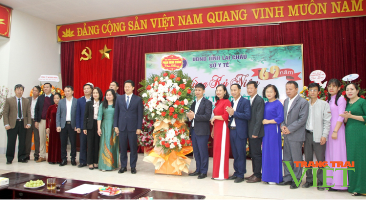 Phó Bí thư Thường trực Tỉnh ủy Lai Châu thăm, chúc mừng Ngày Thầy thuốc Việt Nam tại Sở Y tế- Ảnh 2.