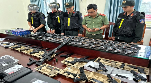 Phát hiện cơ sở mua bán trái phép vũ khí “khủng” trên không gian mạng ở Quảng Ngãi- Ảnh 2.