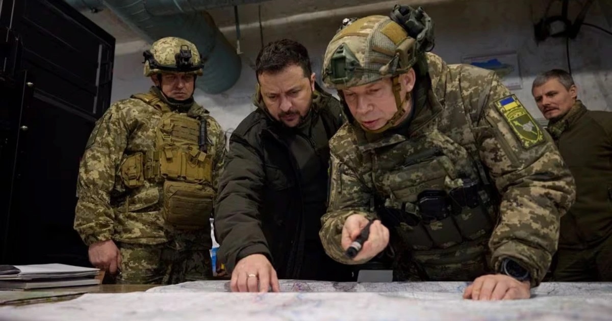 Ông Zelensky hé lộ 2 kế hoạch tác chiến tuyệt mật của Tổng tư lệnh quân đội Ukraine Syrskyi- Ảnh 1.