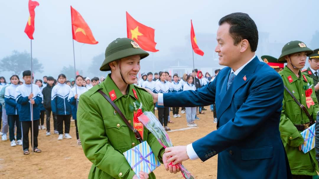 Hơn 1.000 thanh niên Lào Cai phấn khởi lên đường làm nhiệm vụ bảo vệ Tổ quốc- Ảnh 6.