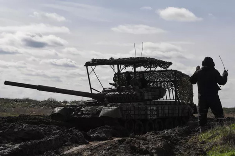 Quân đội Nga sửa chữa và hiện đại hóa xe tăng ngay trên chiến địa như thế nào?- Ảnh 3.