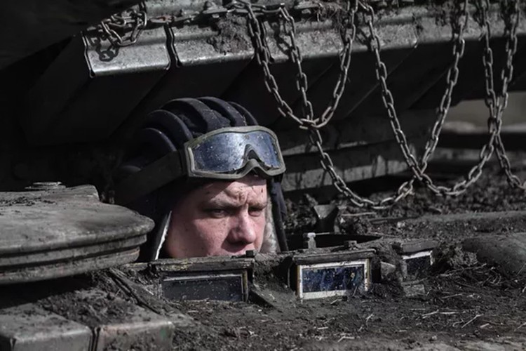 Quân đội Nga sửa chữa và hiện đại hóa xe tăng ngay trên chiến địa như thế nào?- Ảnh 6.