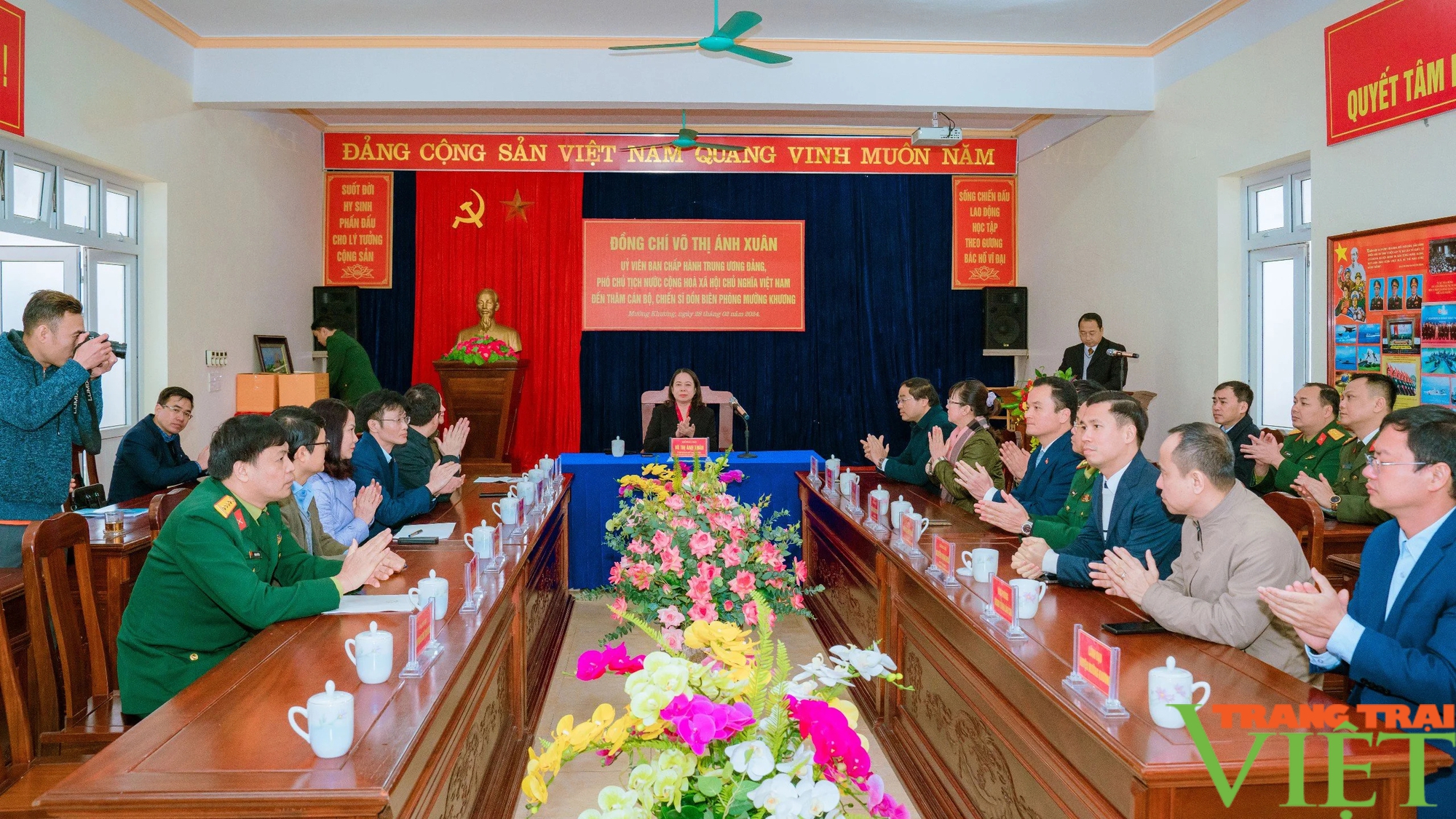 Phó Chủ tịch nước Võ Thị Ánh Xuân thăm, tặng quà cán bộ và nhân dân Mường Khương (Lào Cai)- Ảnh 1.