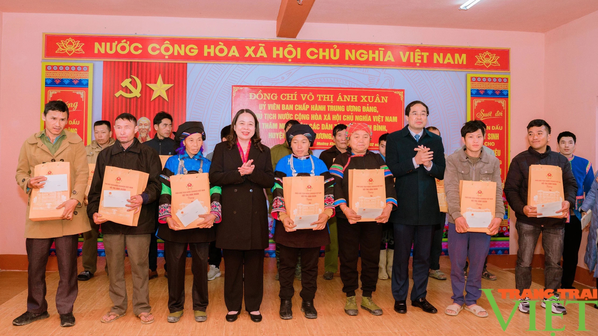 Phó Chủ tịch nước Võ Thị Ánh Xuân thăm, tặng quà cán bộ và nhân dân Mường Khương (Lào Cai)- Ảnh 4.