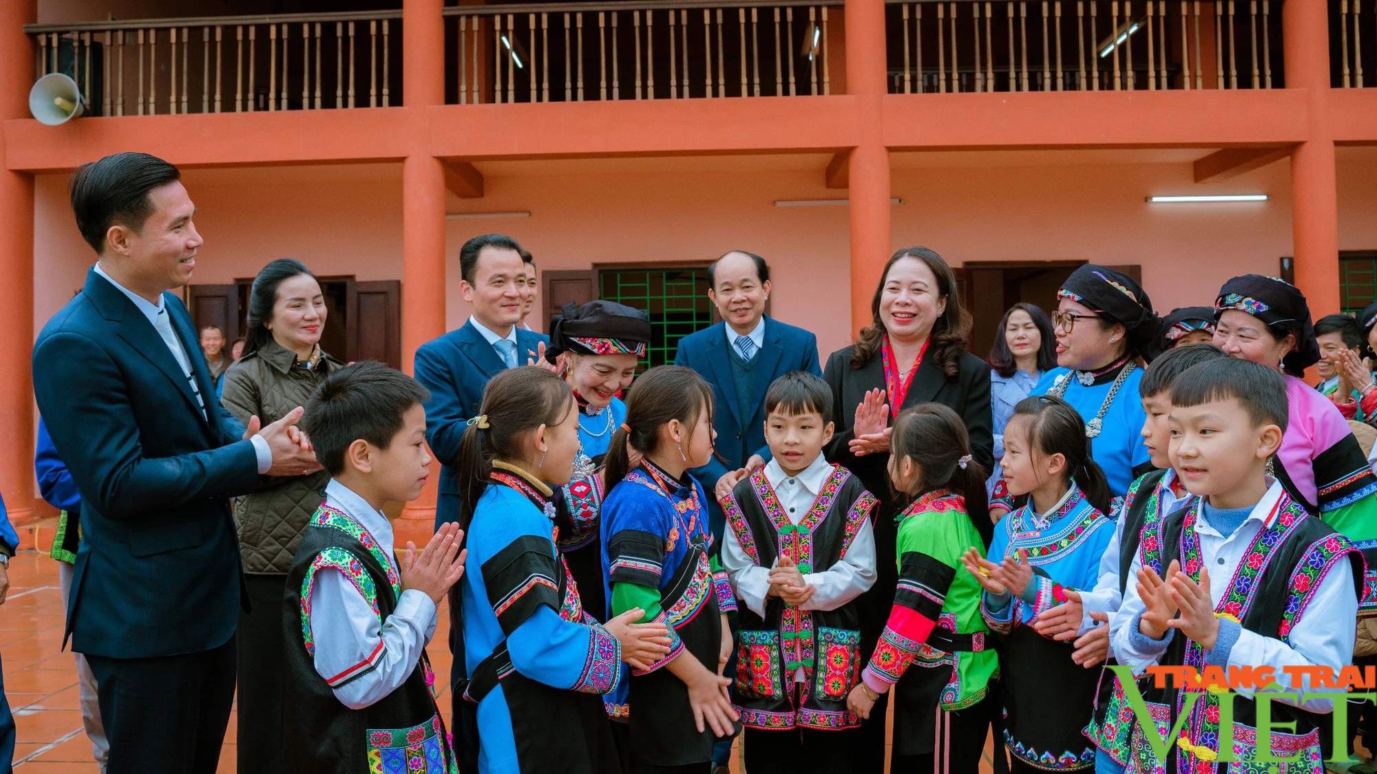 Phó Chủ tịch nước Võ Thị Ánh Xuân thăm, tặng quà cán bộ và nhân dân Mường Khương (Lào Cai)- Ảnh 6.