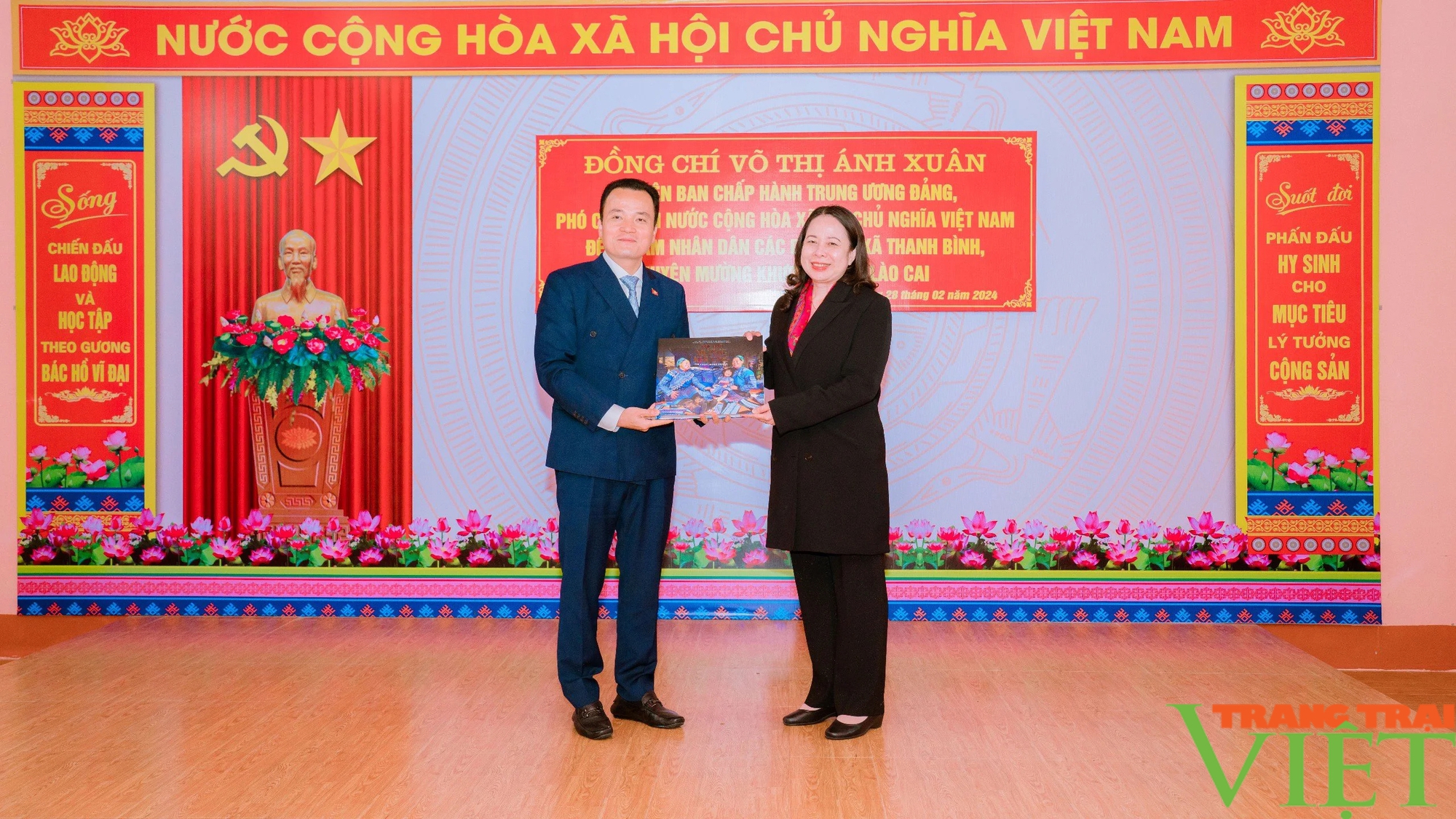 Phó Chủ tịch nước Võ Thị Ánh Xuân thăm, tặng quà cán bộ và nhân dân Mường Khương (Lào Cai)- Ảnh 7.