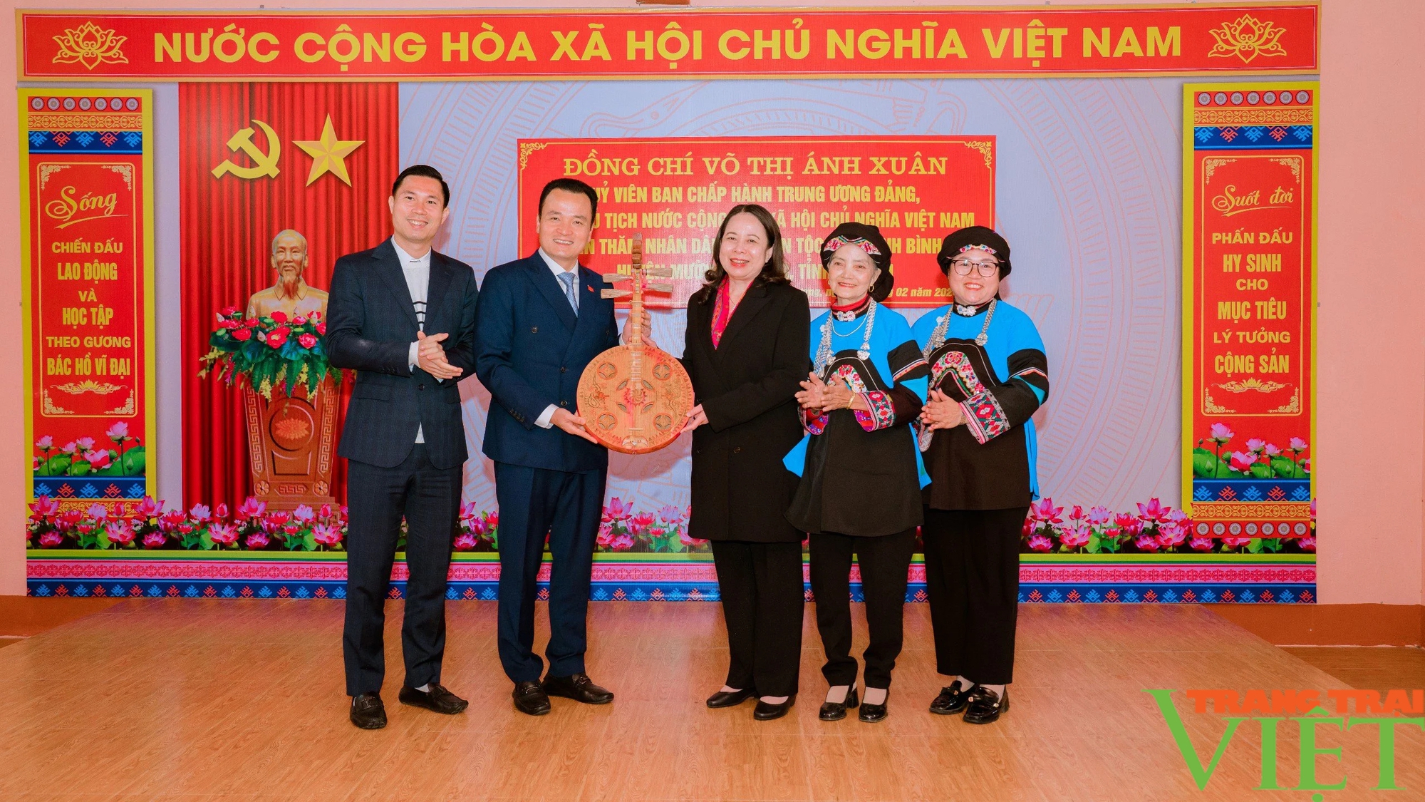 Phó Chủ tịch nước Võ Thị Ánh Xuân thăm, tặng quà cán bộ và nhân dân Mường Khương (Lào Cai)- Ảnh 8.