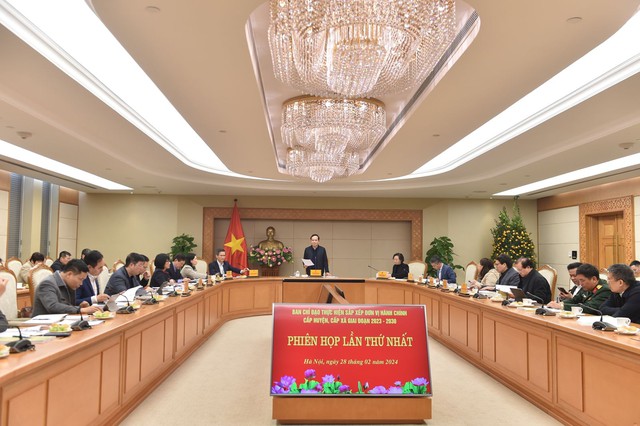 Phó Thủ tướng Trần Lưu Quang: "Bộ máy của chúng ta nặng nề nên khó tăng lương"- Ảnh 1.