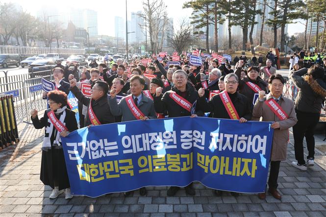 Cuộc đình công của bác sĩ Hàn Quốc phơi bày căng thẳng dân số già- Ảnh 1.
