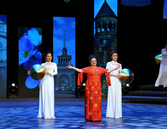 Phát huy giá trị di sản và quảng bá vẻ đẹp Việt thông qua "Tuần lễ Áo dài" năm 2024 - Ảnh 3.