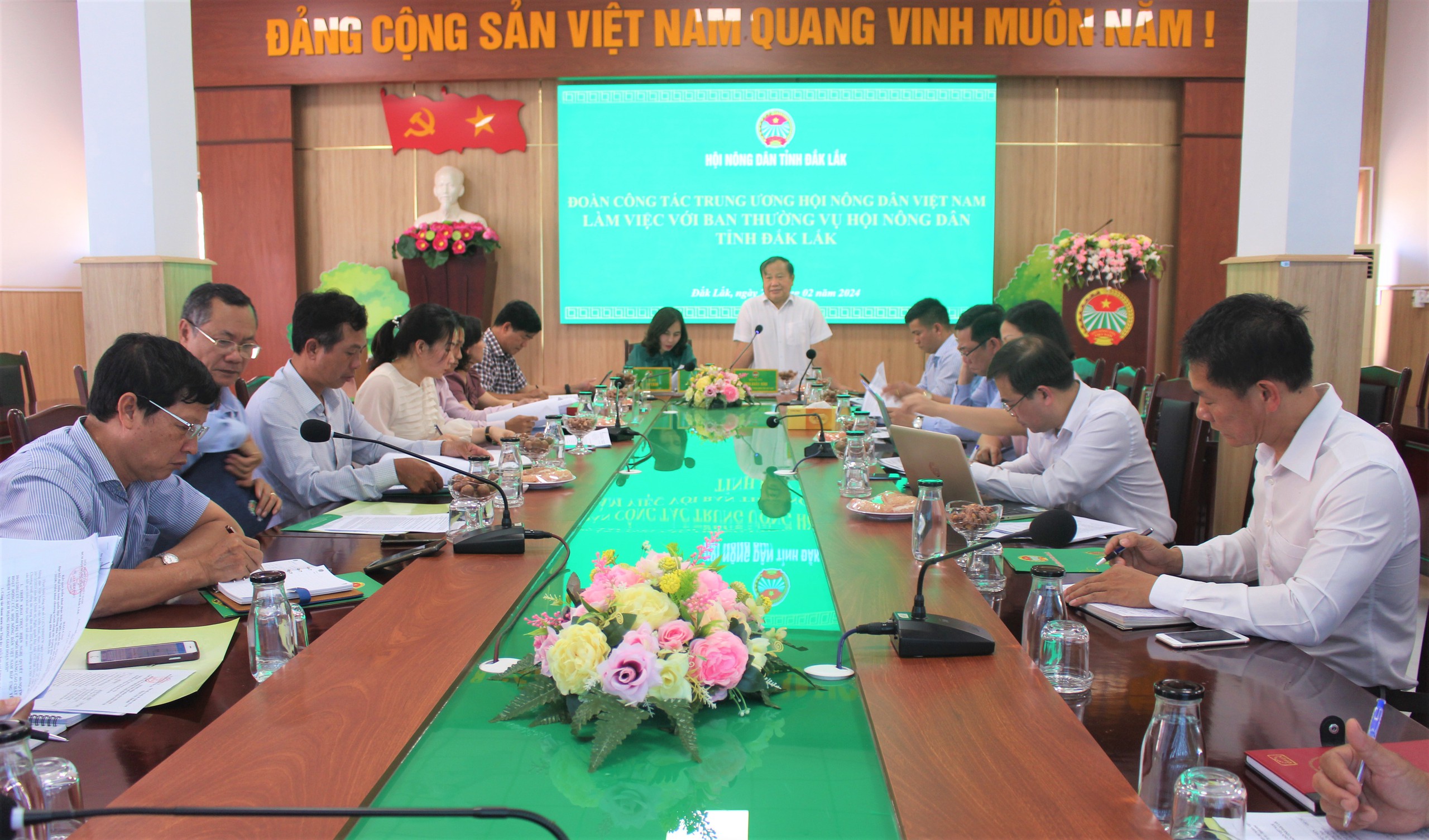 Đoàn công tác Trung ương Hội Nông dân Việt Nam làm việc với Hội Nông dân tỉnh Đắk Lắk- Ảnh 1.