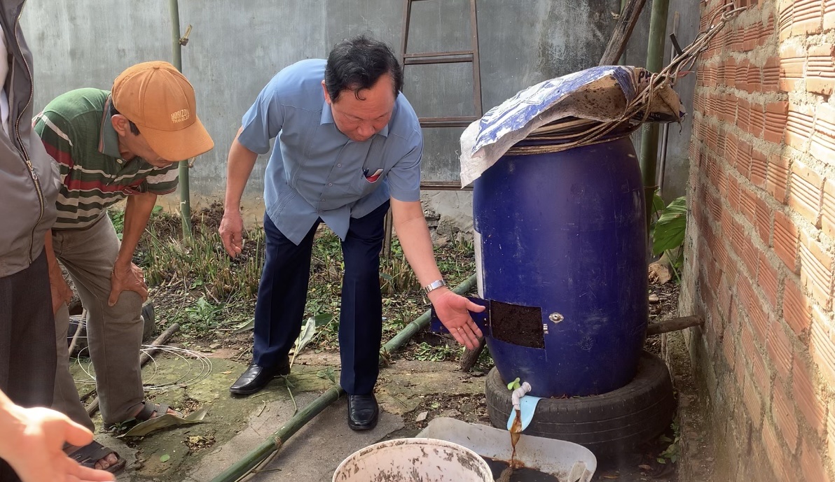 Trung ương Hội Nông dân Việt Nam khảo sát dự án phân loại, thu gom rác thải sinh hoạt nông thôn tại Đắk Lắk- Ảnh 1.