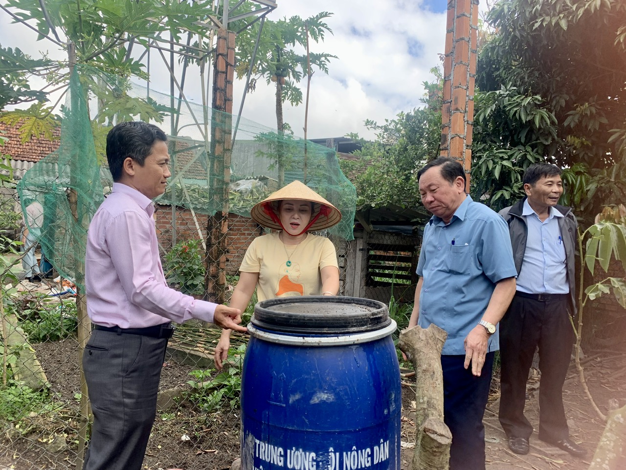 Trung ương Hội Nông dân Việt Nam khảo sát dự án phân loại, thu gom rác thải sinh hoạt nông thôn tại Đắk Lắk- Ảnh 2.