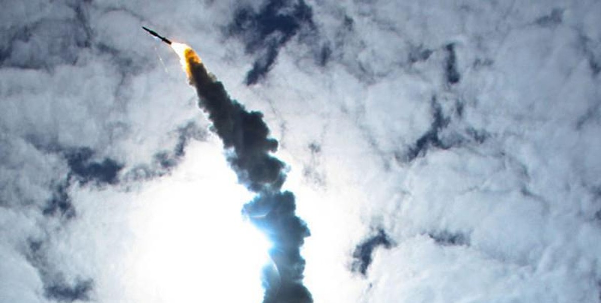 Mỹ phóng siêu tên lửa SM-6 trị giá 4,3 triệu USD đối phó Houthi- Ảnh 18.
