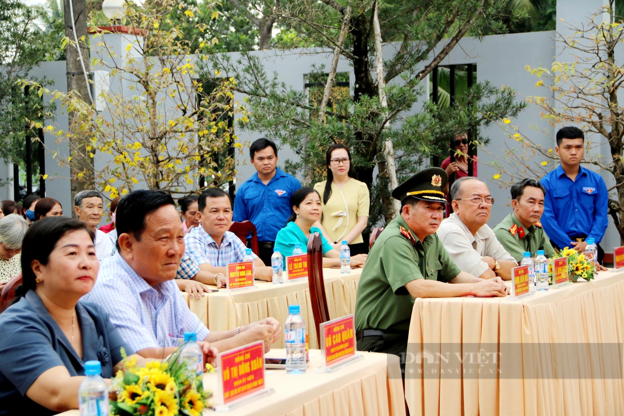 Thiếu tướng Đinh Văn Nơi tặng 500 phần quà Tết cho gia đình chính sách, người dân khó khăn tại Cần Thơ- Ảnh 2.