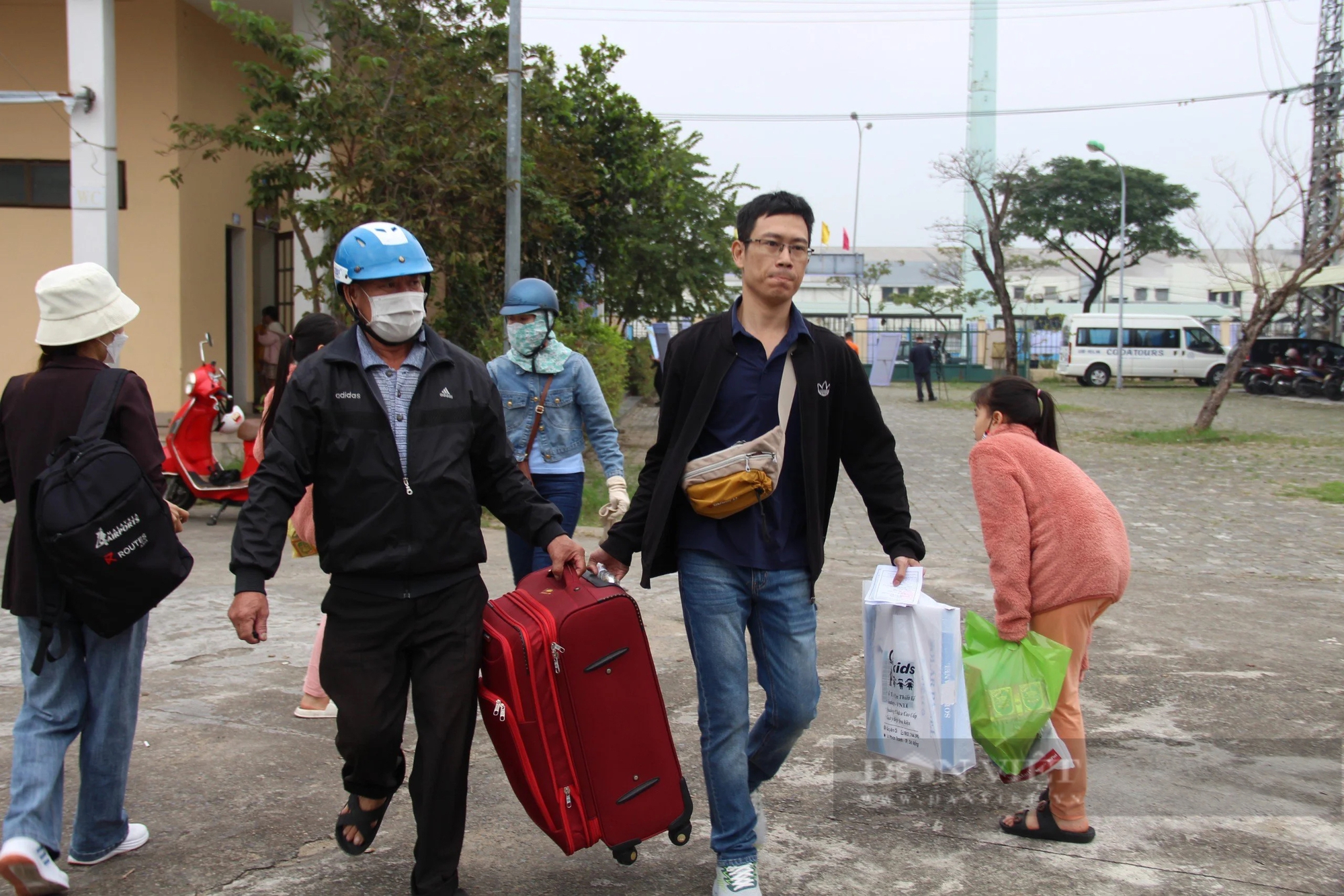 Hàng nghìn người lao động tại Đà Nẵng được đưa về quê đón Tết miễn phí- Ảnh 1.