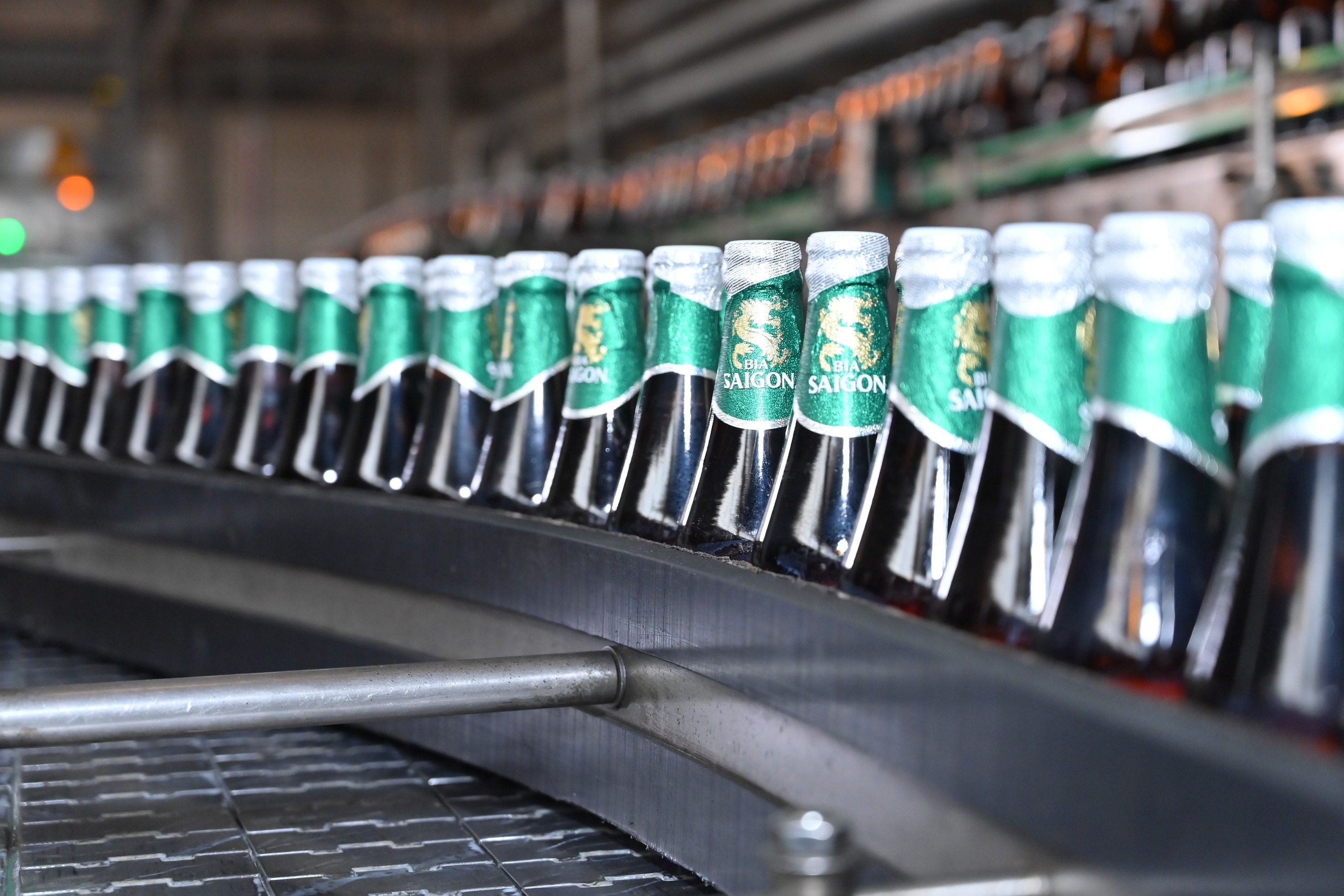 Lợi nhuận của thương hiệu đại diện ngành bia giảm sâu năm 2023- Ảnh 1.