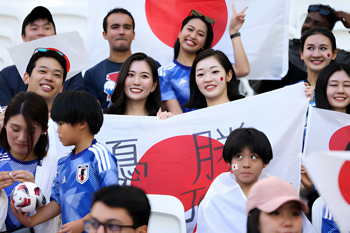 Chiêm ngưỡng nhan sắc dàn CĐV Nhật Bản tại Asian Cup 2024- Ảnh 10.