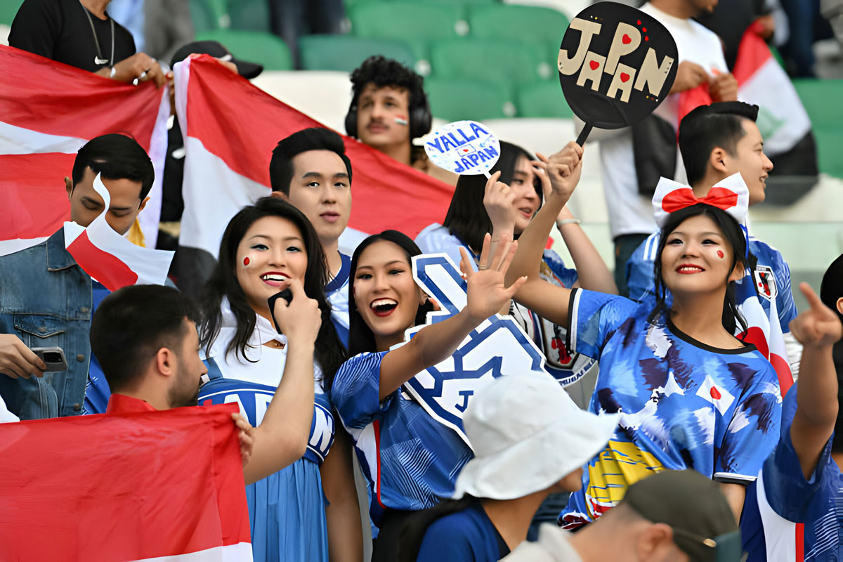 Chiêm ngưỡng nhan sắc dàn CĐV Nhật Bản tại Asian Cup 2024- Ảnh 14.