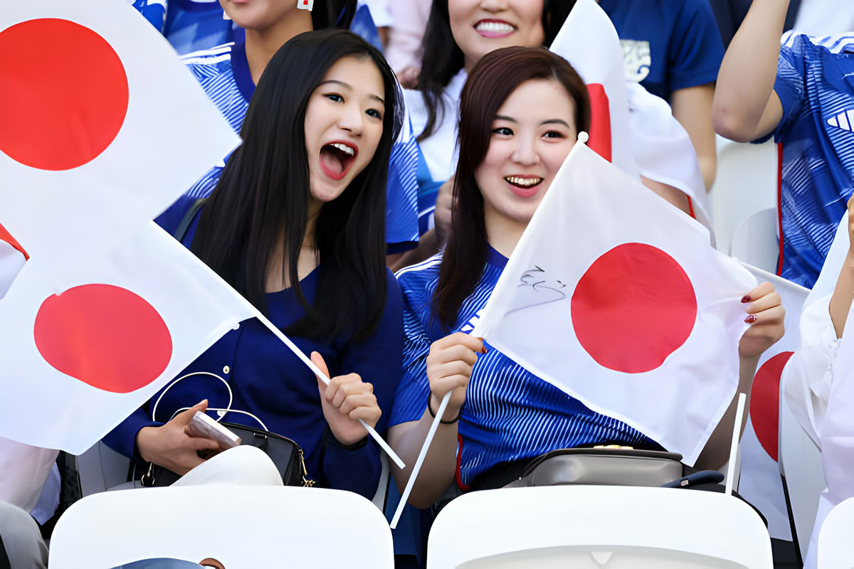 Chiêm ngưỡng nhan sắc dàn CĐV Nhật Bản tại Asian Cup 2024- Ảnh 3.