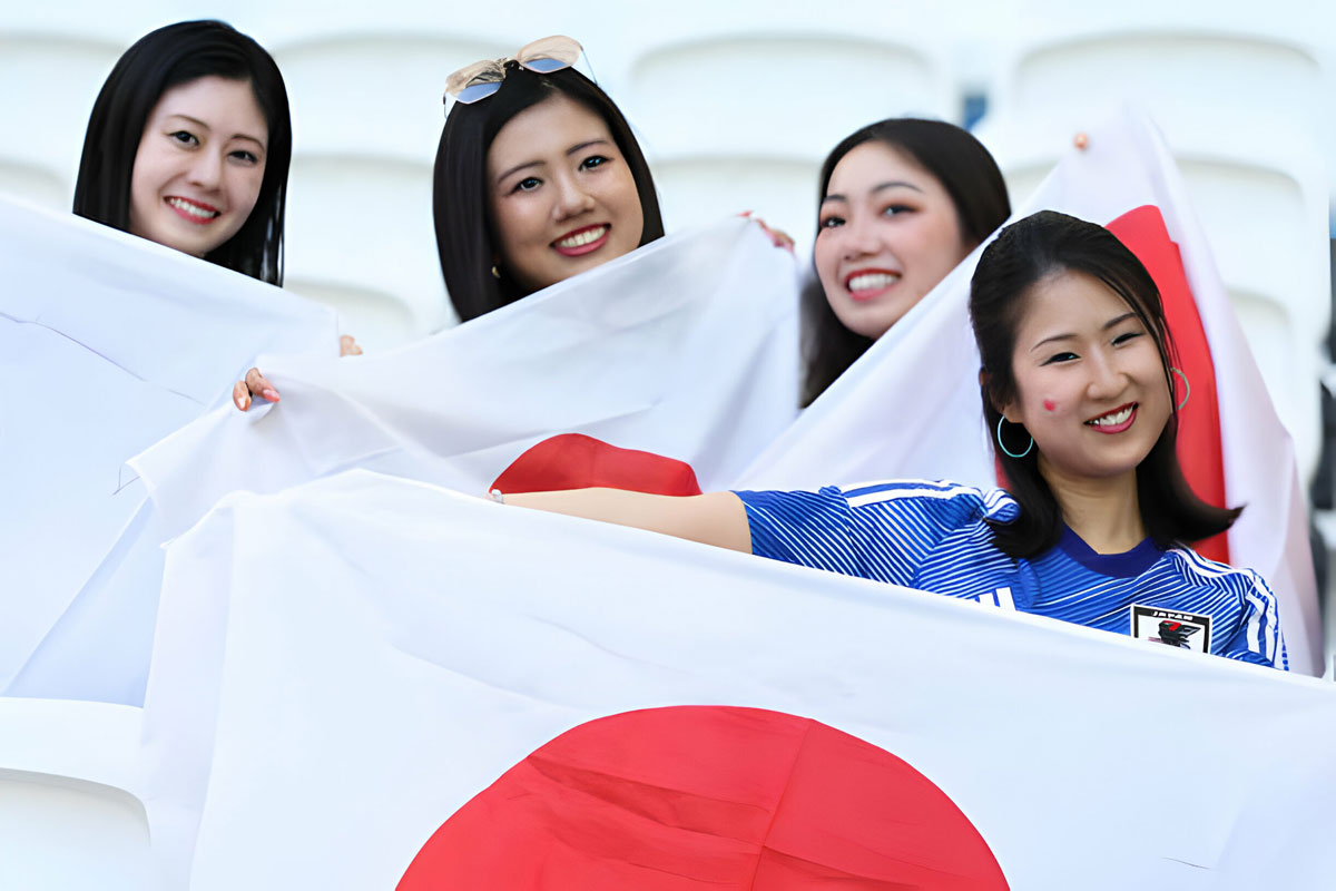 Chiêm ngưỡng nhan sắc dàn CĐV Nhật Bản tại Asian Cup 2024- Ảnh 6.