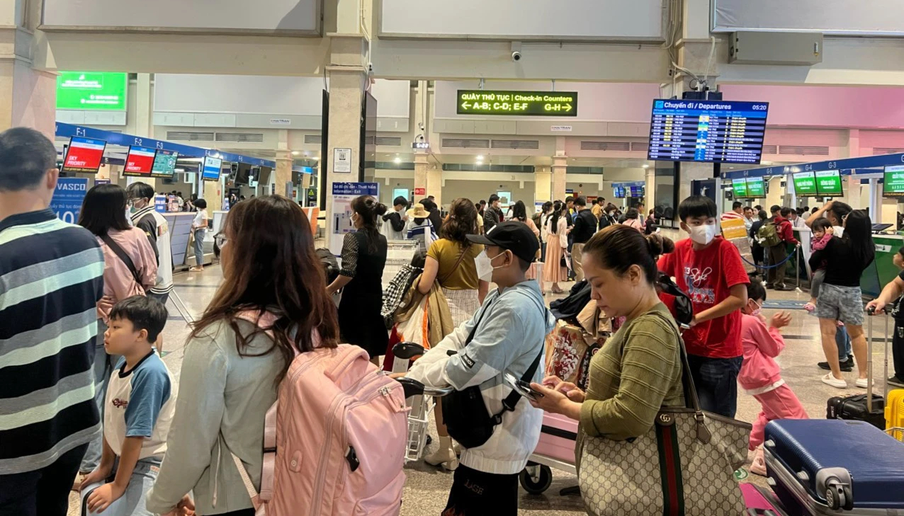 Tăng chuyến bay từ TP.HCM và Hà Nội, sân bay Điện Biên đón hơn 12.000 khách trong dịp lễ- Ảnh 1.