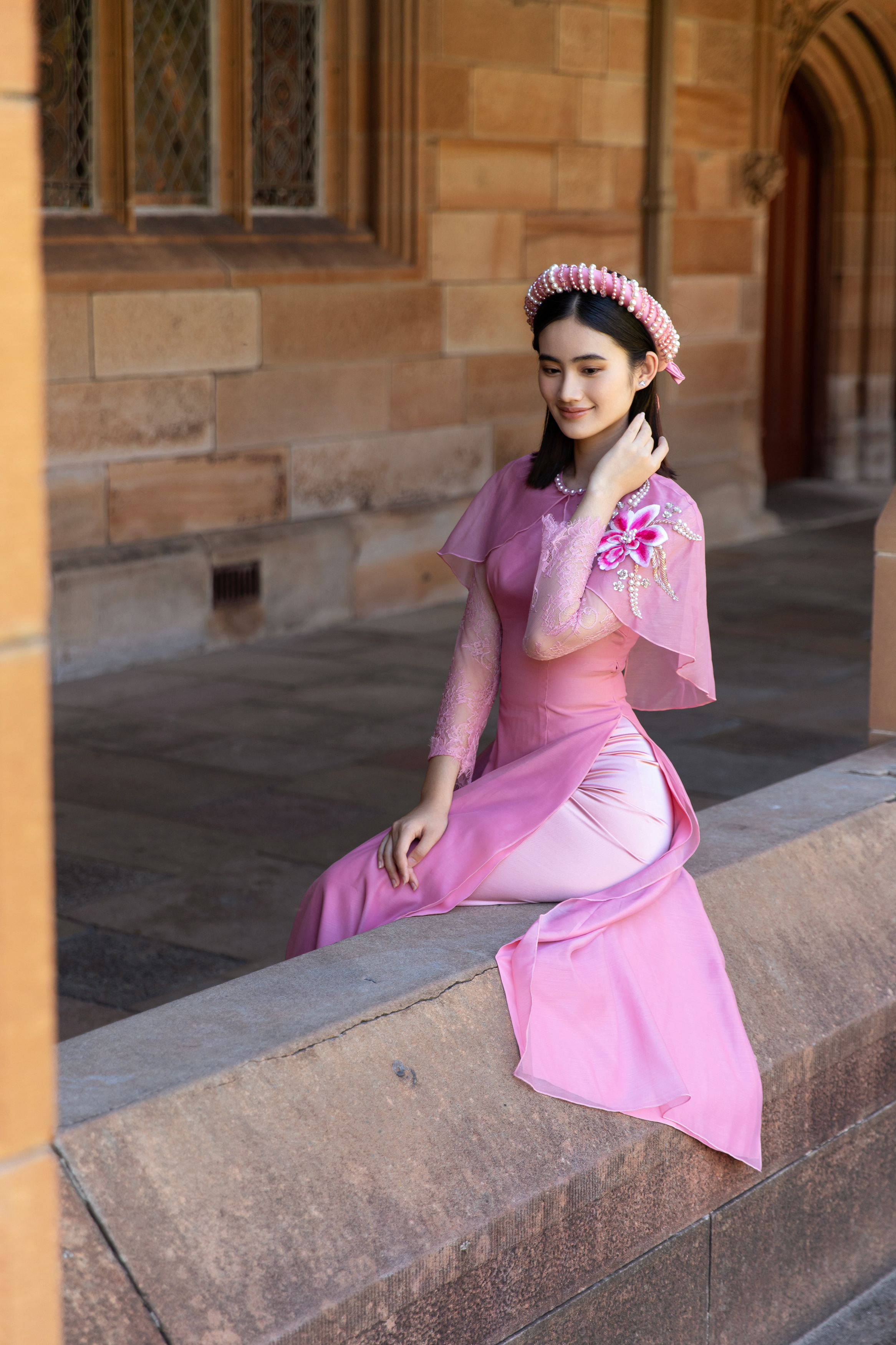 Hoa hậu Ý Nhi mặc áo dài đẹp hóa "nàng thơ" đón Tết Nguyên đán 2024 tại Úc- Ảnh 3.