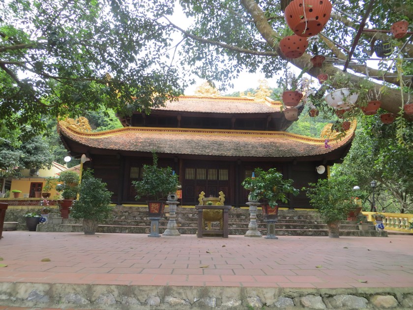 Ở một đảo lớn nổi tiếng của Quảng Ninh có ngôi đền thiêng thờ cháu nội Trần Thủ Độ, ông là ai?- Ảnh 1.