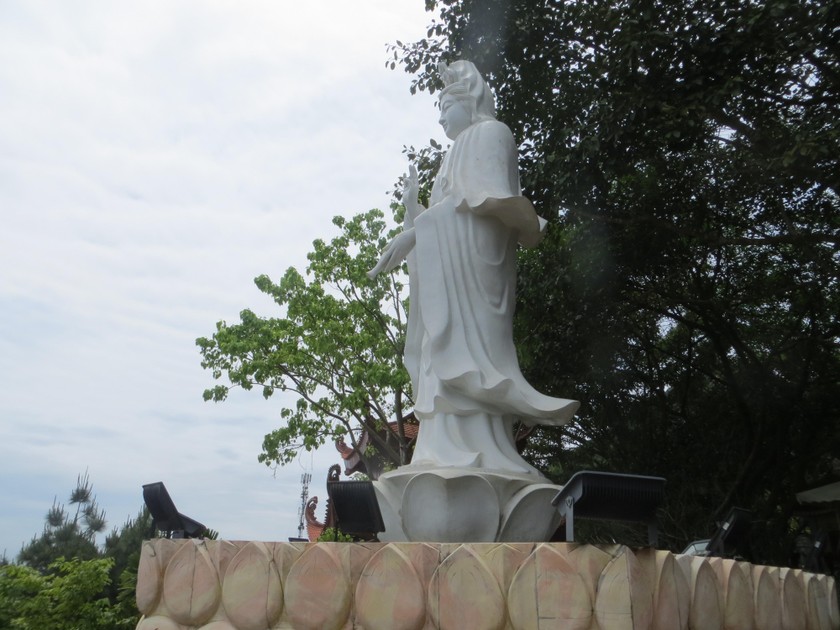 Ở một đảo lớn nổi tiếng của Quảng Ninh có ngôi đền thiêng thờ cháu nội Trần Thủ Độ, ông là ai?- Ảnh 3.